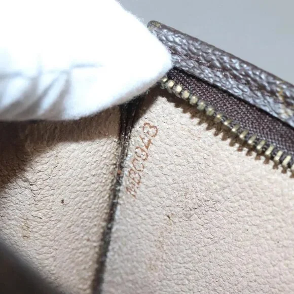 LOUIS VUITTON Monogram Poche Toilette 15 Pouch
